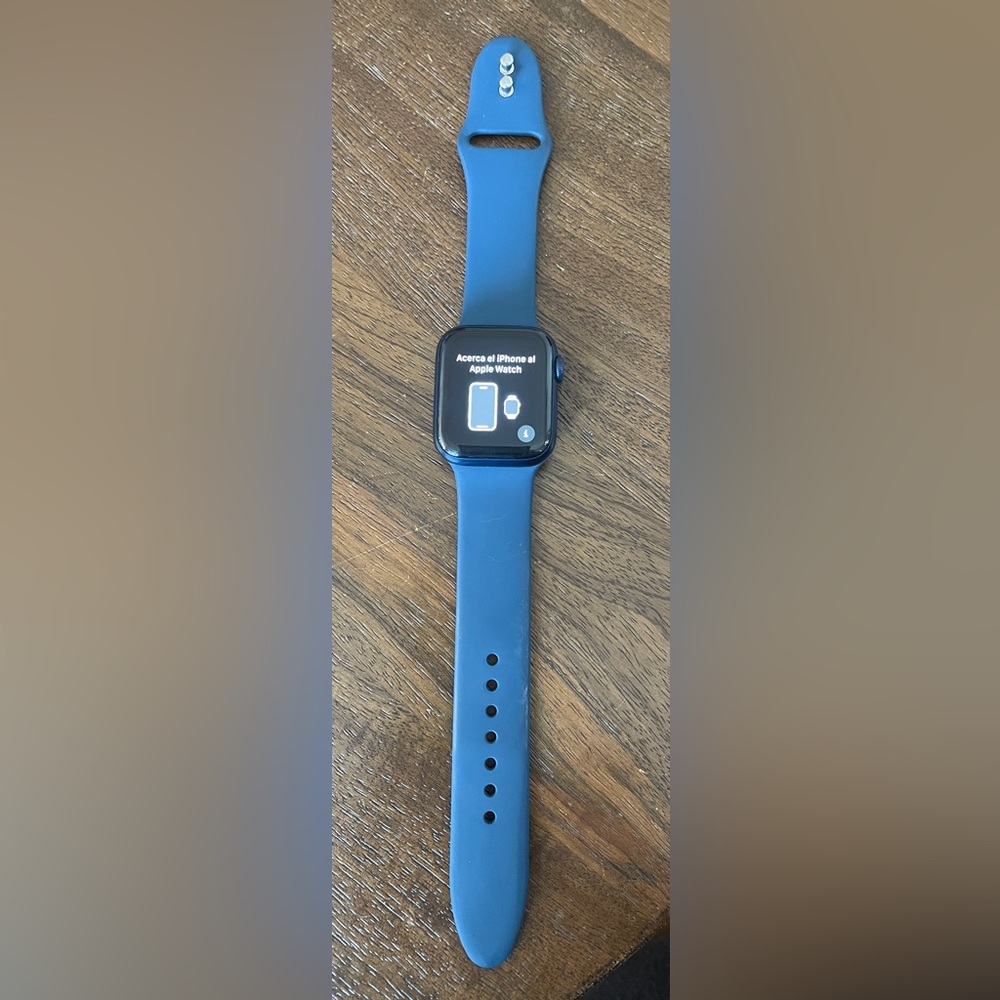 Apple Watch Series 6 (GPS + Cellular, 40mm) - Blue Aluminum Case navy band